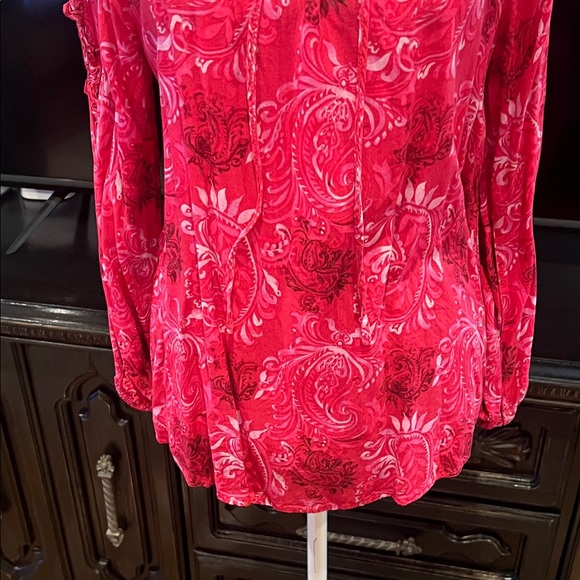 Fuscia Floral Women's Top - Picture 3 of 9